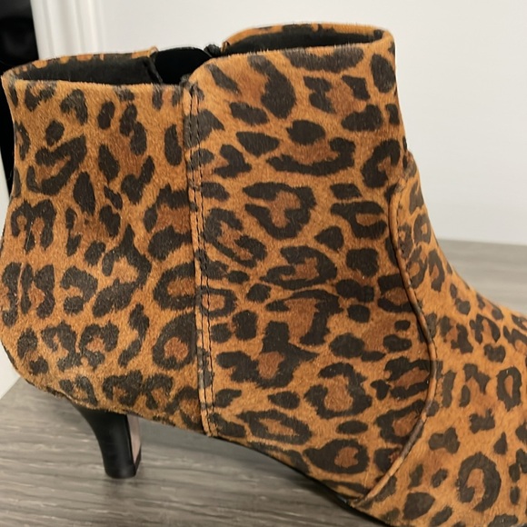 Clark’s Leopard Print Booties (Ankle Boots) - Picture 10 of 11